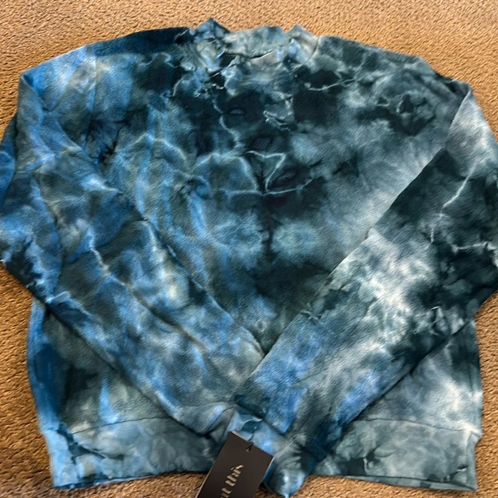 Strut This Women’s Blue & White Tie Dye Sweatshirt